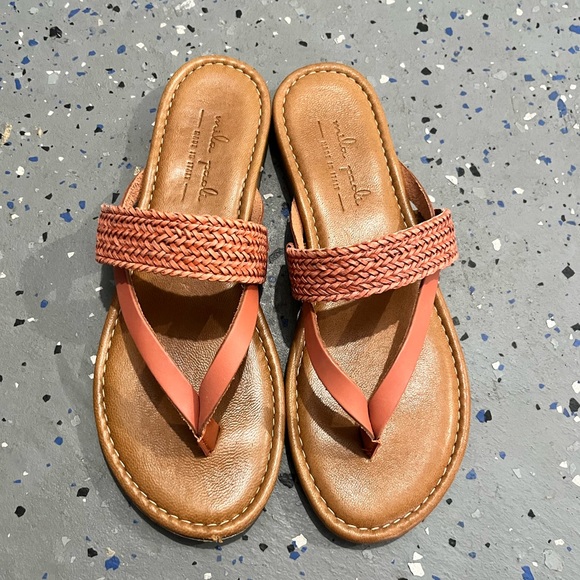 Mila Paoli Sandals - Picture 1 of 3